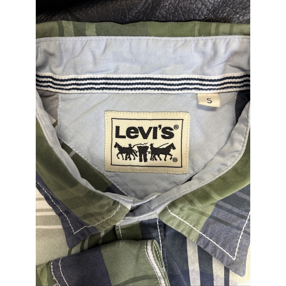 Levi's short sleeve blue/green plaid button up shirt / Small - Picture 4 of 6
